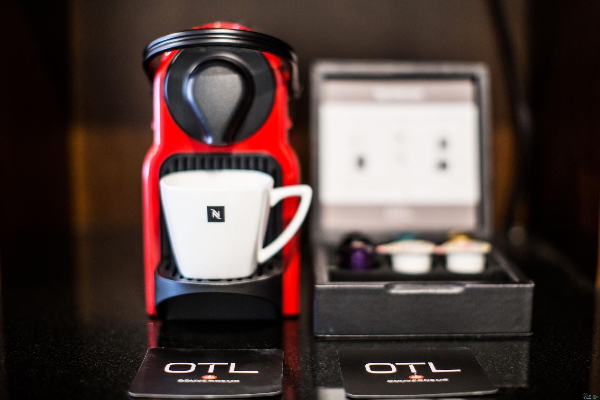 Otl Gouverneur Sherbrooke Exterior foto A Nespresso Inissia machine