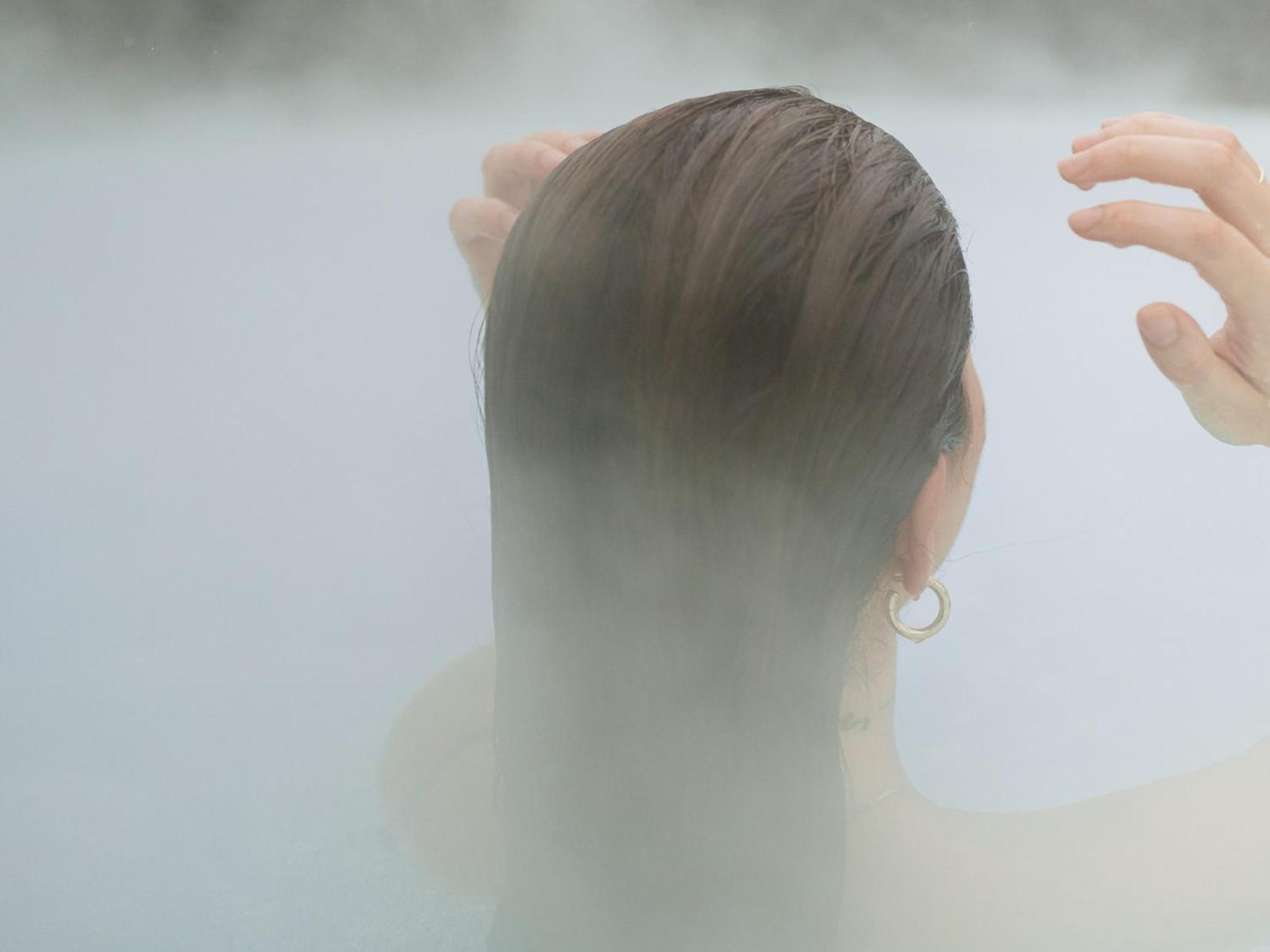 Otl Gouverneur Sherbrooke Exterior foto A woman in a shower