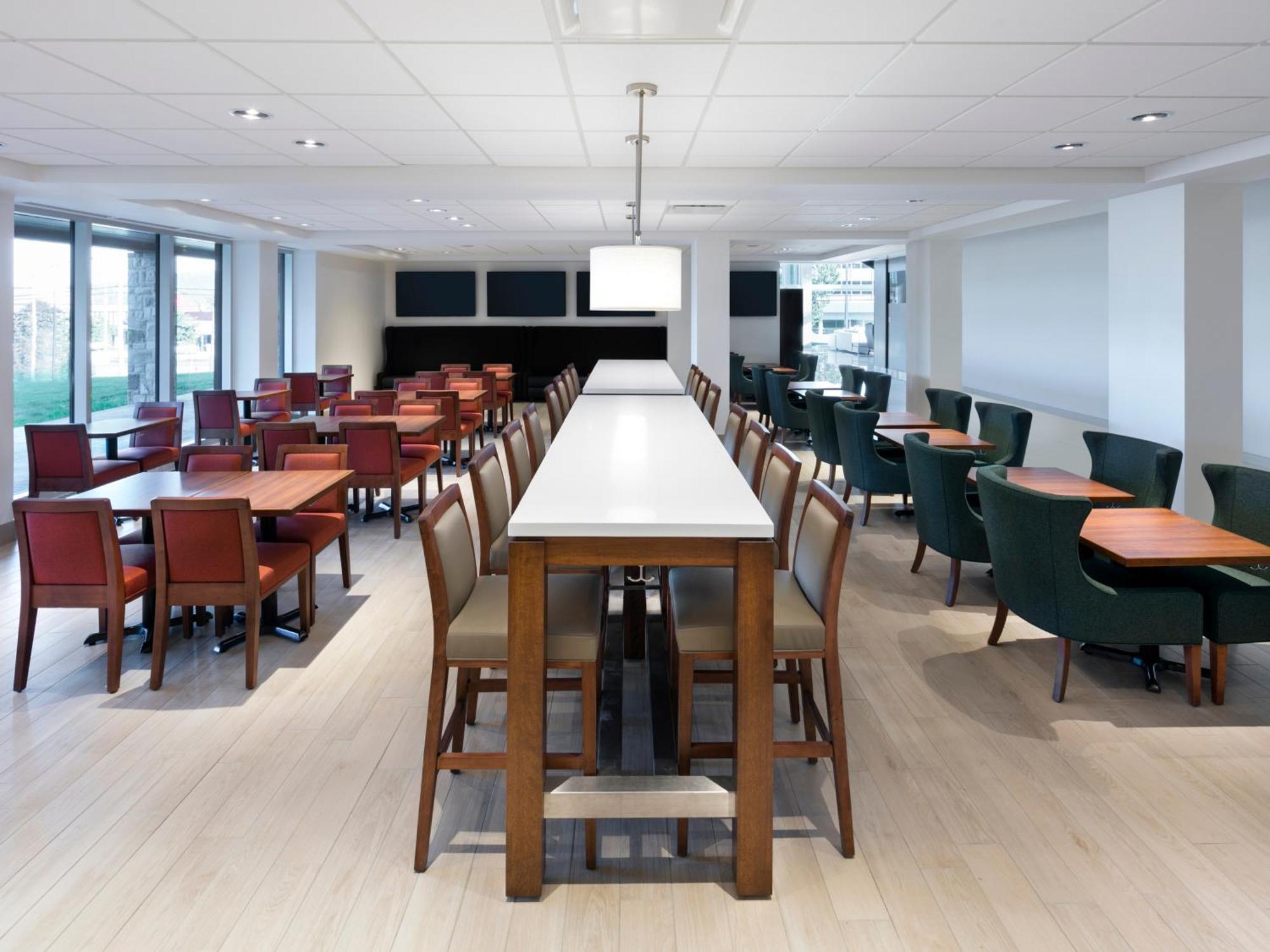 Otl Gouverneur Sherbrooke Exterior foto The dining room at the new residence hall
