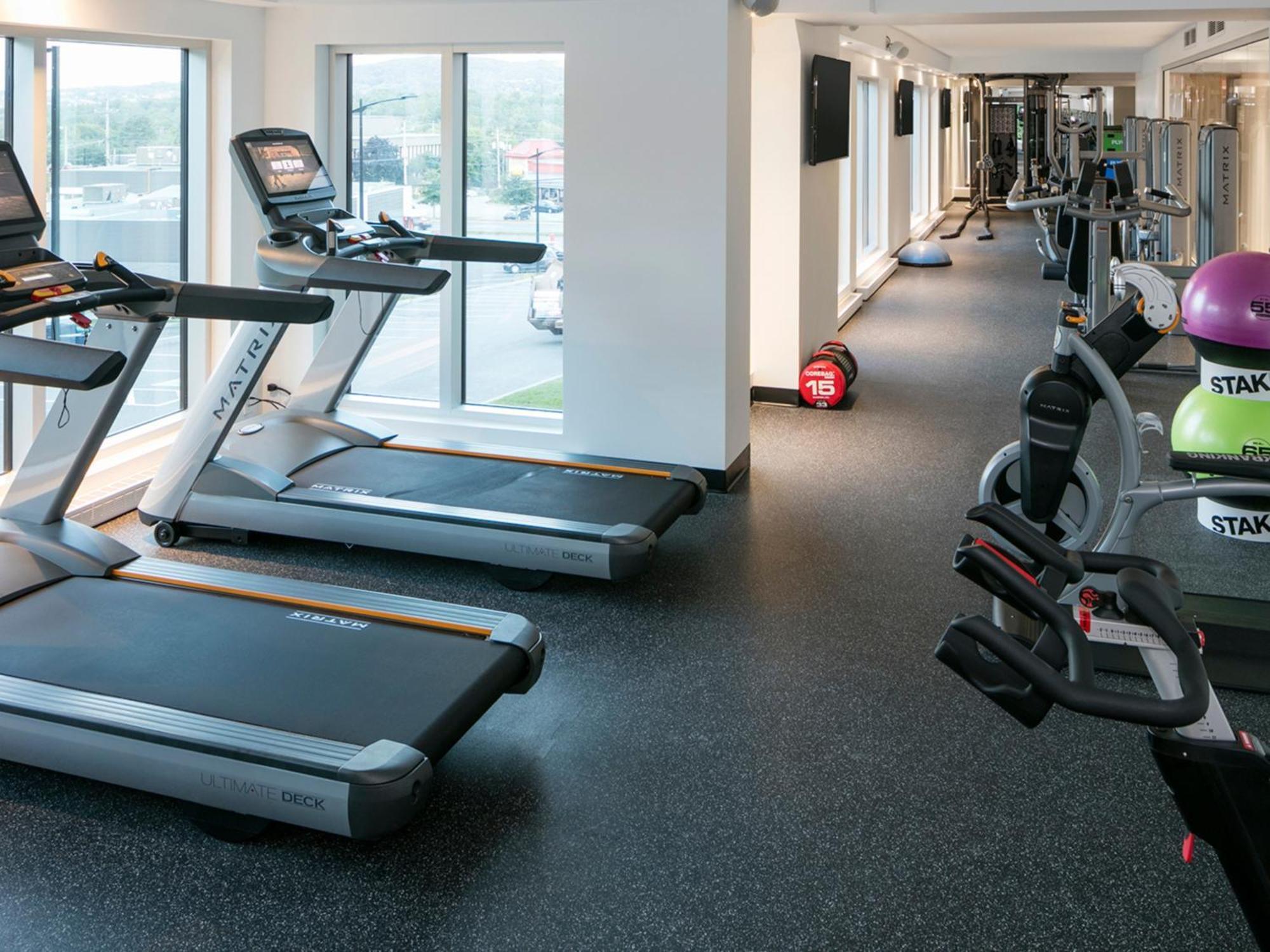 Otl Gouverneur Sherbrooke Exterior foto The gym at the hotel