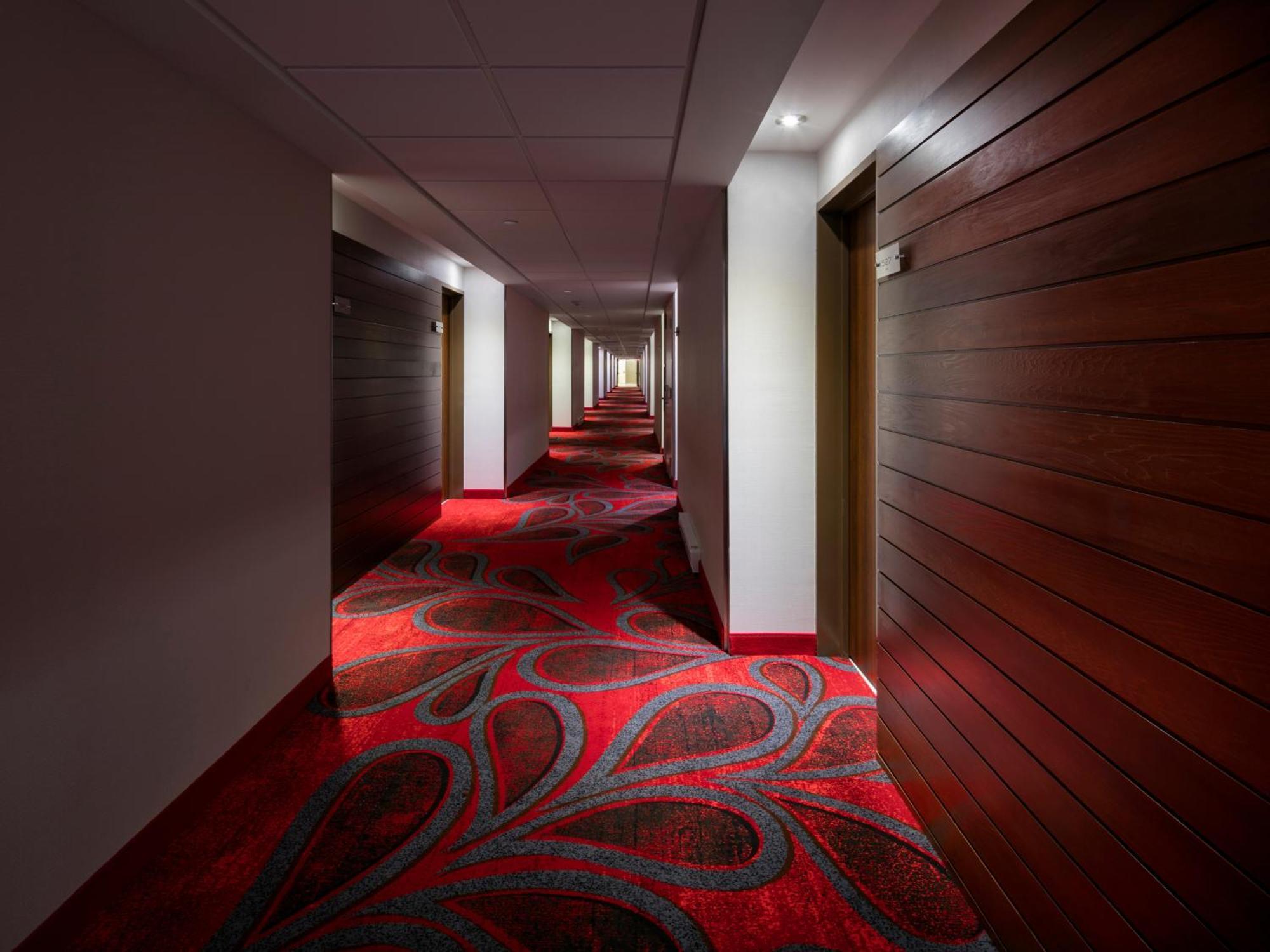 Otl Gouverneur Sherbrooke Exterior foto A corridor at the hotel