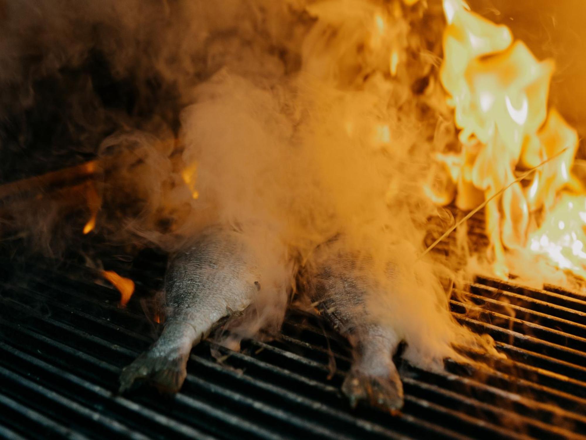 Otl Gouverneur Sherbrooke Exterior foto Smoked fish