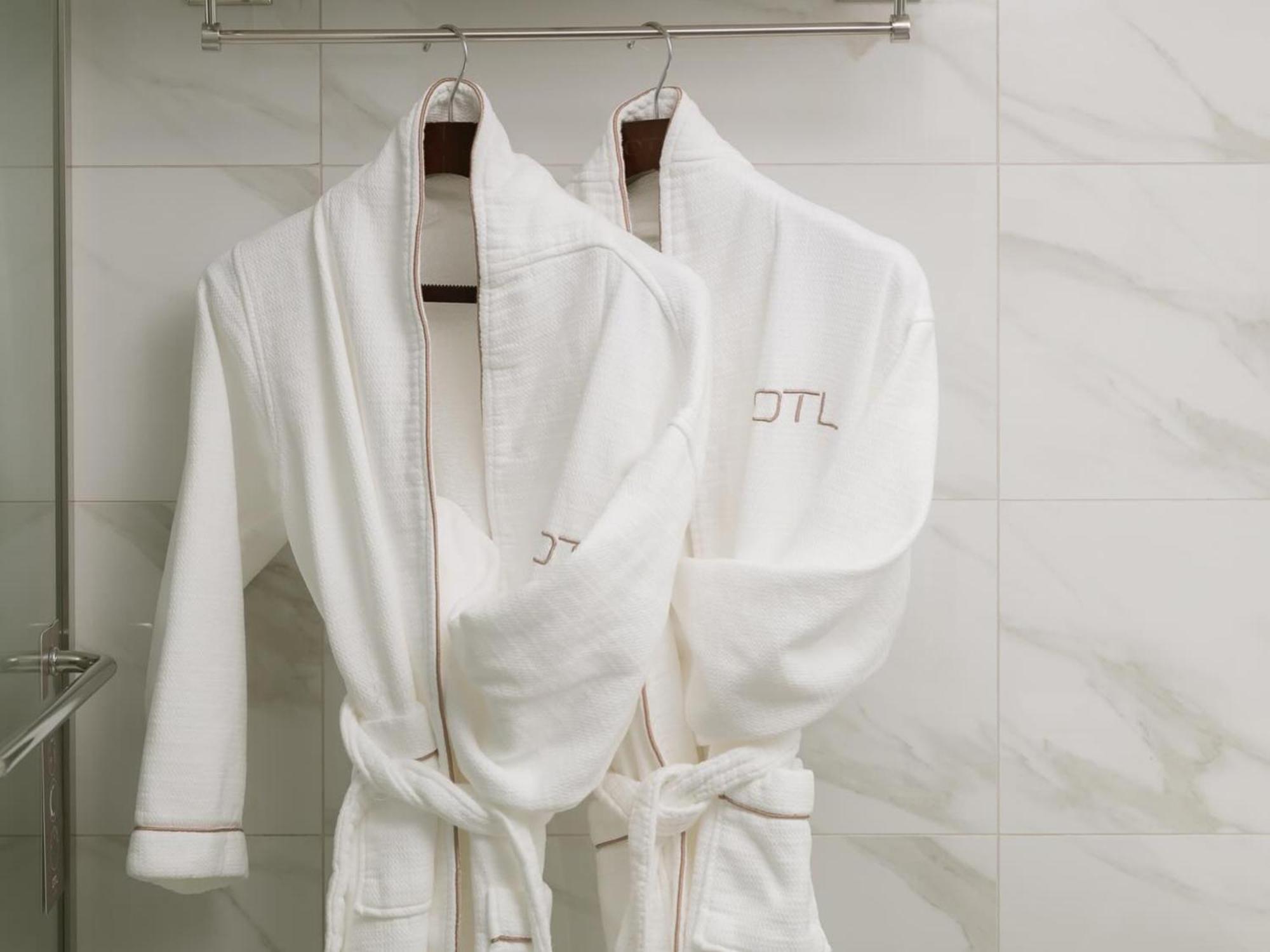 Otl Gouverneur Sherbrooke Exterior foto Bathrobes